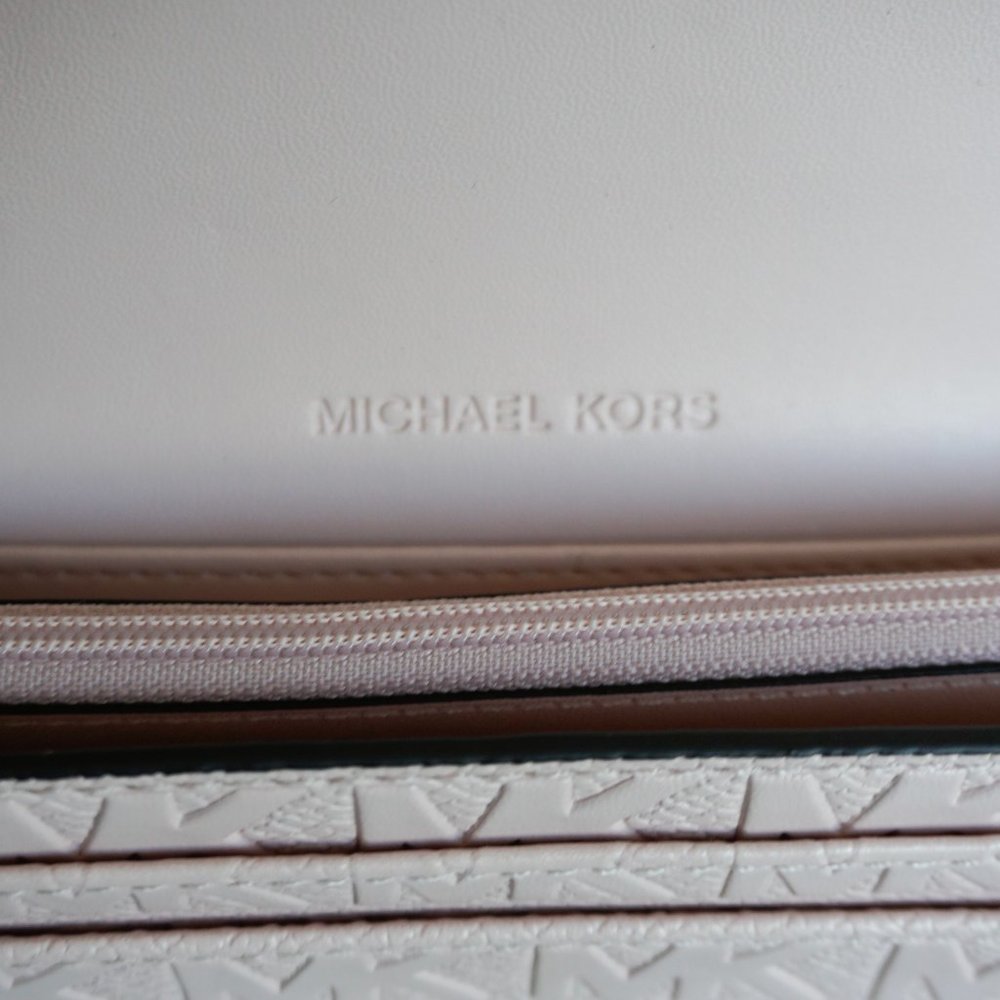 Michael Kors JST WOC Xbody Bag Embossed MK PInk - Picture 8 of 10